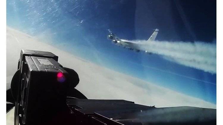 Российский истребитель сопроводил ядерный бомбардировщик США над Черным морем