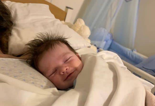 Трагический кадр: мозг молодой матери умер через несколько часов после фотографии с ее новорожденным сыном