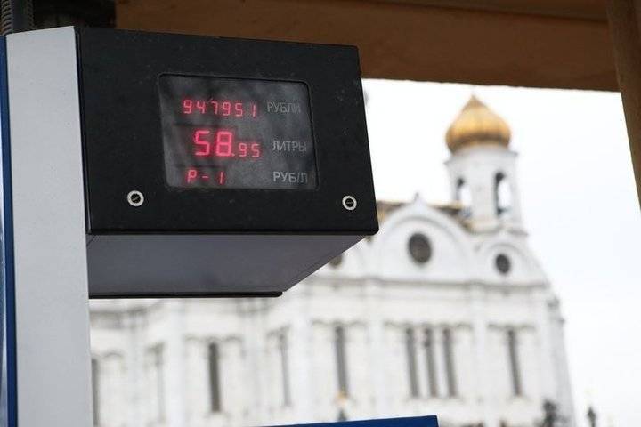 В России могут ввести штрафы за недолив бензина на АЗС