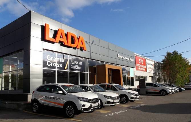 В Мурманске открылся новый автосалон LADA