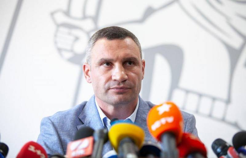 Мэр Киева Кличко напал на журналиста и попал на видео