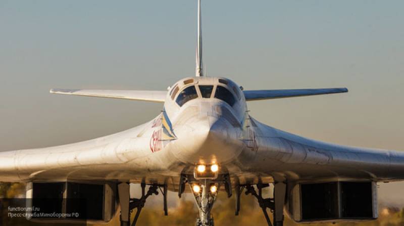Российские стратегические бомбардировщики Ту-160 впервые приземлились в ЮАР