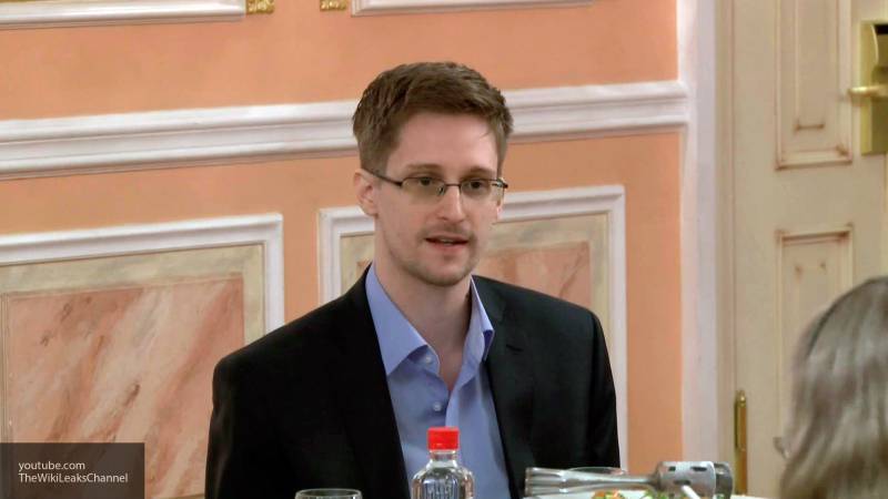 Сноуден признался, что в России он "оказался в ловушке"