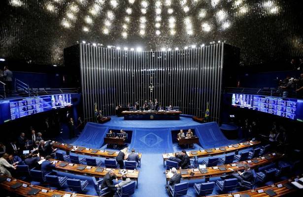 Сенат Бразилии одобрил пенсионную реформу