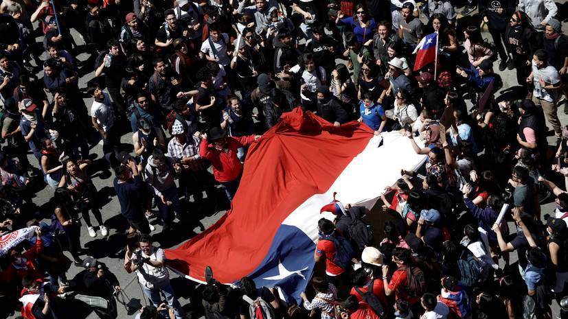 Число жертв беспорядков в Чили достигло 18 человек