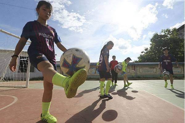 В Китае три тысячи школ стали футбольными секциями