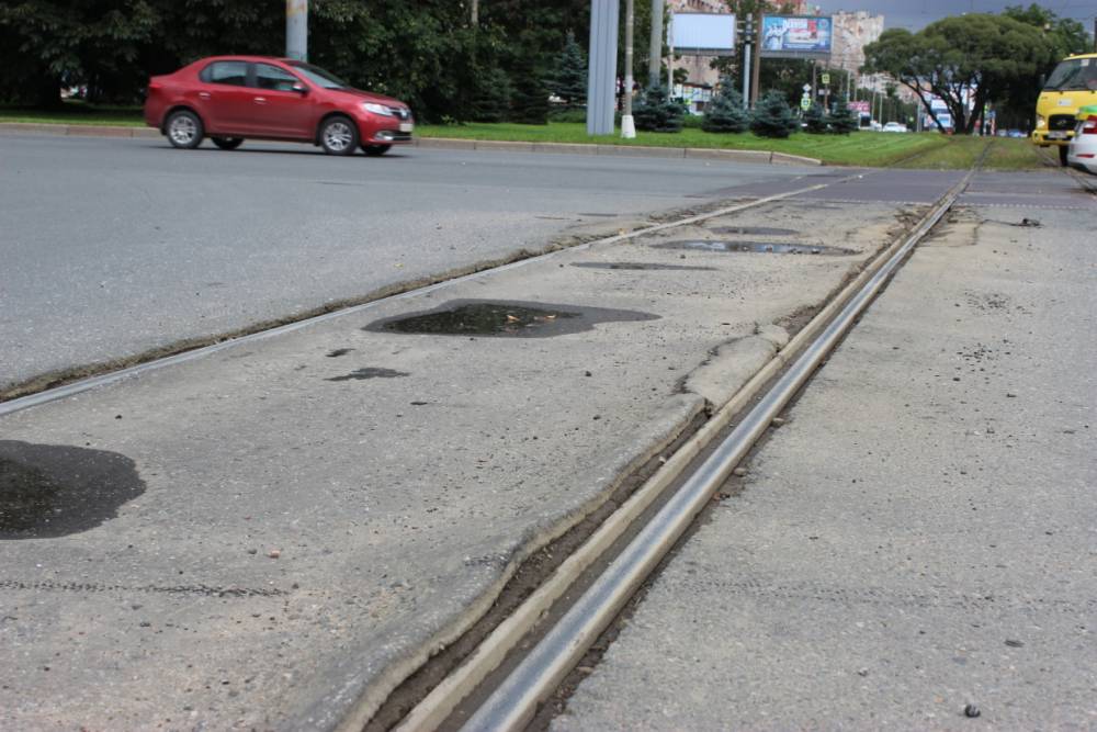 По проспекту Энгельса на три дня закроют движение из-за ремонта трамвайных путей