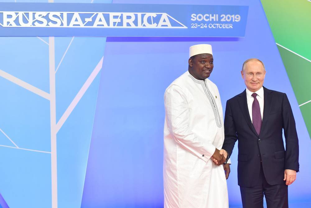 Путин приветствовал 54 глав делегаций-участниц саммита Россия - Африка