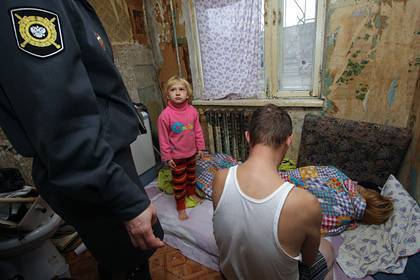 Российских семей с низкими доходами стало меньше