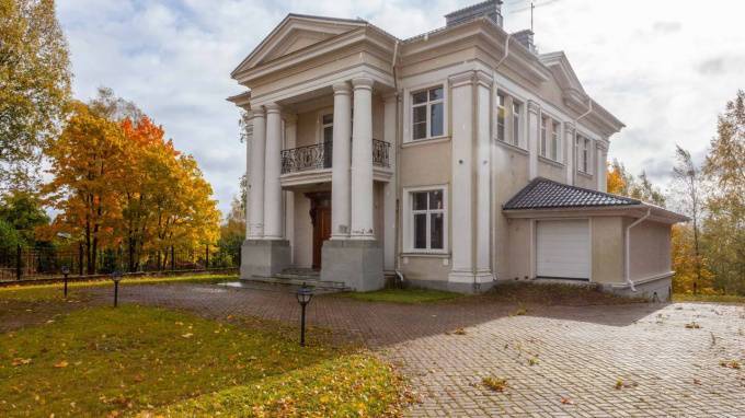 Фонд имущества продает особняк в Юкках за 33 млн рублей