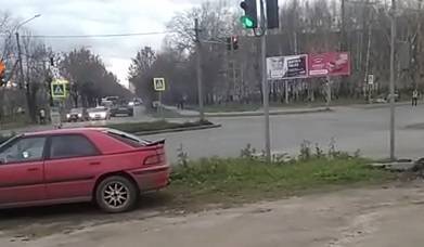 Полиция проверяет видео ДТП с участием бронемашины в Костроме
