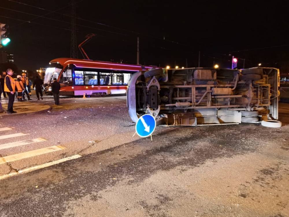 Водитель маршрутки стал подозреваемым в деле об аварии с трамваем на Десантников