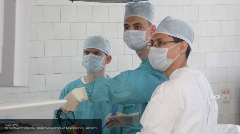 Хирурги в Узбекистане спасли парня, проглотившего иглу во время чистки зубов