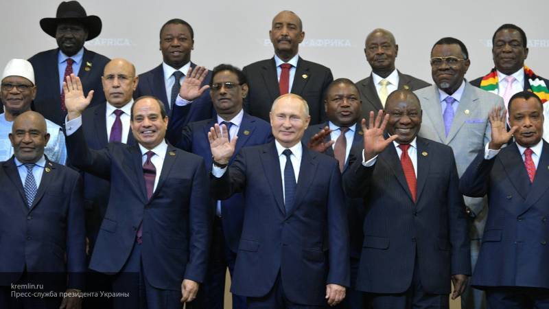 Президент Буркина-Фасо пригласил Путина поучаствовать во встрече "сахельской пятерки"