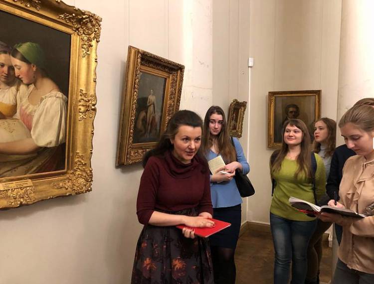 Коллекция картин из Московского исторического музея приехала в Кемерово