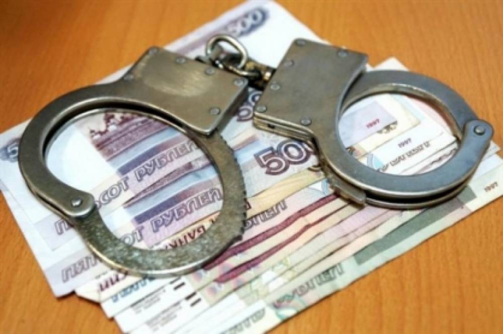 Ревнивая калининградка украла у сожителя более 300 тыс. рублей за тайный роман с бывшей