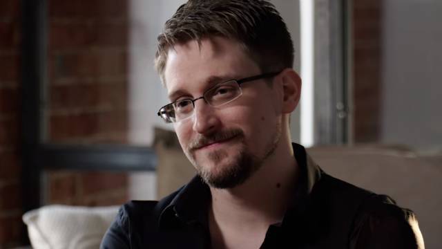 Сноуден заявил, что он "оказался в ловушке", попав в Россию