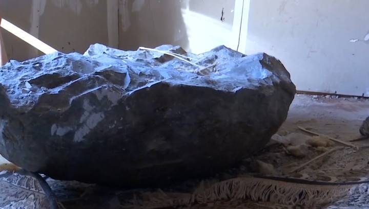 Рухнувший со склона камень разрушил дом жительницы Северной Осетии