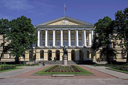 В Петербурге уменьшат налоговое бремя на ОПК и транспортников