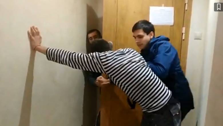 На депутата Мосгордумы и журналиста напали во время осмотра дома для очередников
