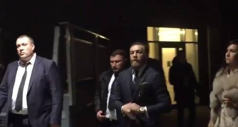 Видео: Макгрегор приехал на стадион на матч Лиги Европы болеть за ЦСКА