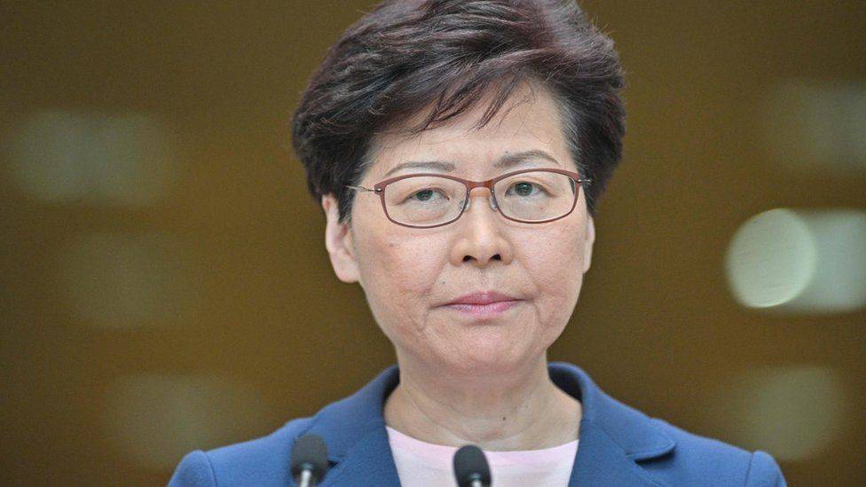 FT: Власти Китая намерены сменить главу Гонконга
