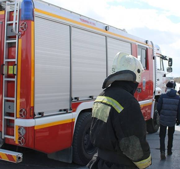 В ХМАО из-за пожара в нефтяном техникуме эвакуировали 600 человек