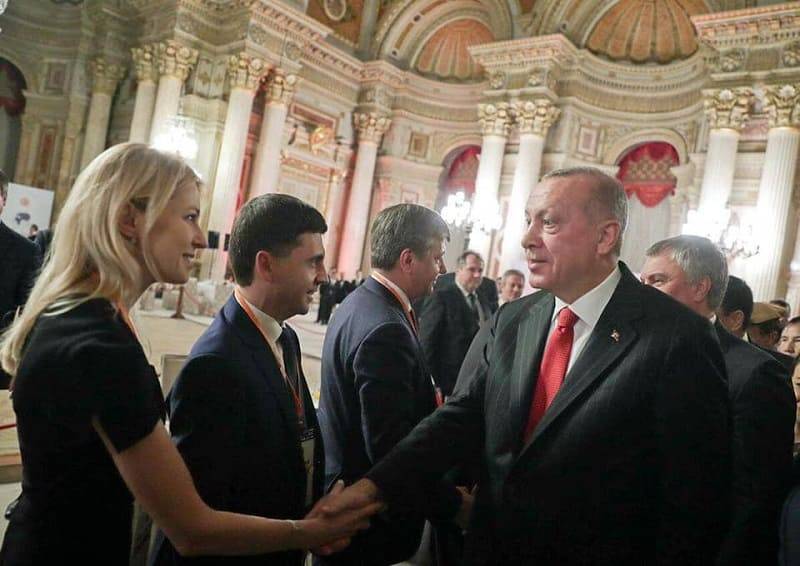 Пока Эрдоган обсуждает Сирию в Сочи, турецкий посол в Киеве успокаивает бандеровцев
