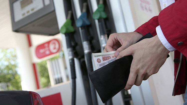 Крым в лидерах по дороговизне: Росстат сравнил цены на бензин в регионах РФ