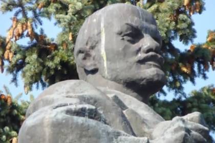 Украинцы решили заработать на продаже памятников Ленину