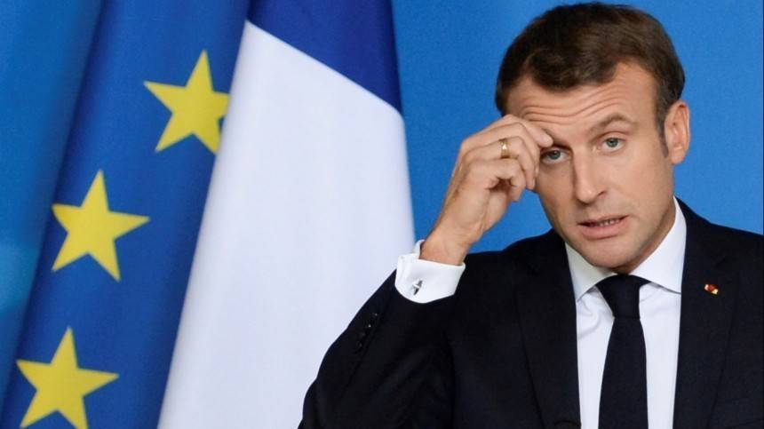 Полиция слезоточивым газом расчищала путь кортежу президента Франции