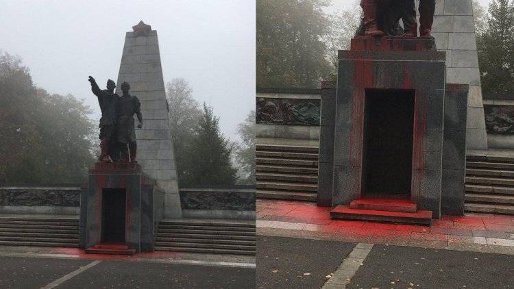Депутат Смолин назвал варварством осквернение памятника Красной Армии в Праге