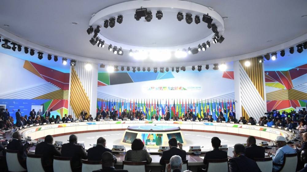 Вопрос неуважения к суверенитету стран Африки обсудили на саммите в Сочи