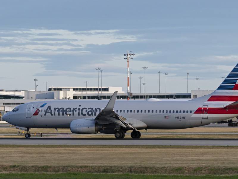 Власти США обвинили бортпроводников American Airlines в отмывании денег