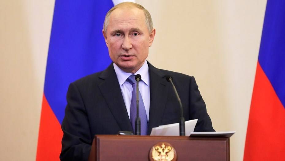 В интернете за 2 млн рублей продают визитку Путина