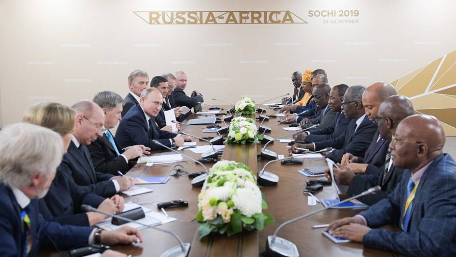 Россия и Африка подписали соглашений на 800 млрд рублей
