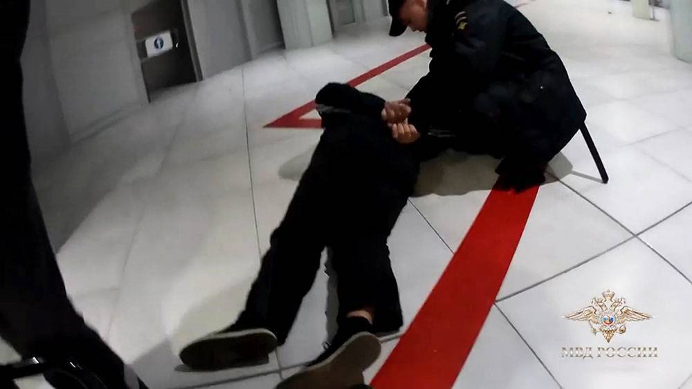 Появилось видео пьяного дебоша в аэропорту Новосибирска