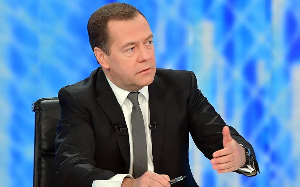 Медведев раскритиковал практику самовыдвижения кандидатов от "Единой России"