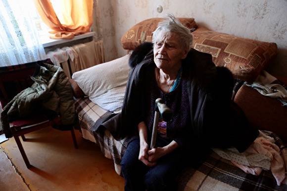 Ирина Гехт взяла на контроль ситуацию с 96-летней челябинкой, чью квартиру сильно затопило