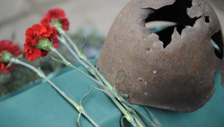 В Эстонии снесли памятник и братское захоронение советских воинов