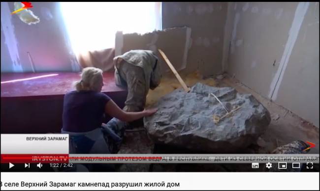 Огромный валун приземлился в центре дома жительницы Северной Осетии