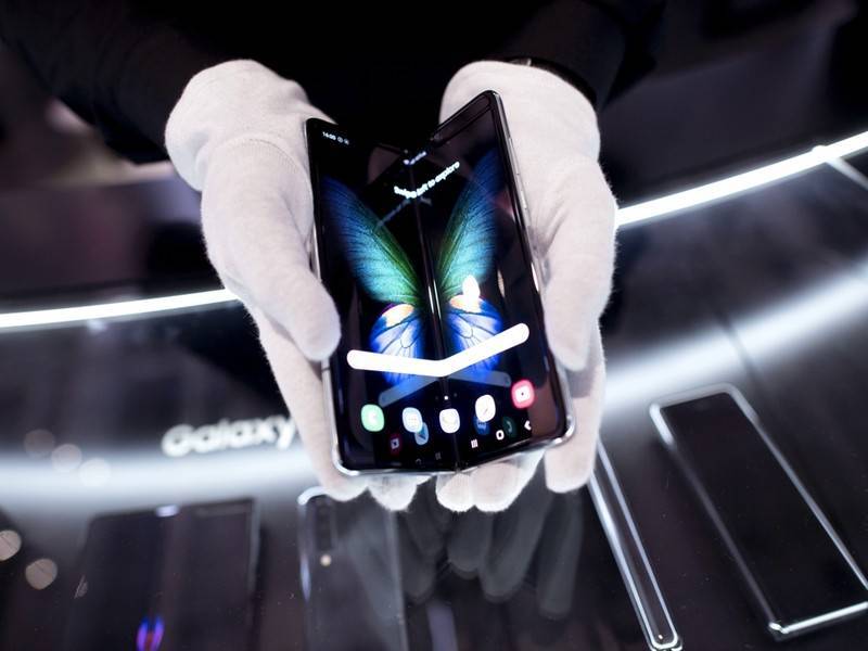 Продажи складного смартфона Samsung Galaxy Fold стартуют в России
