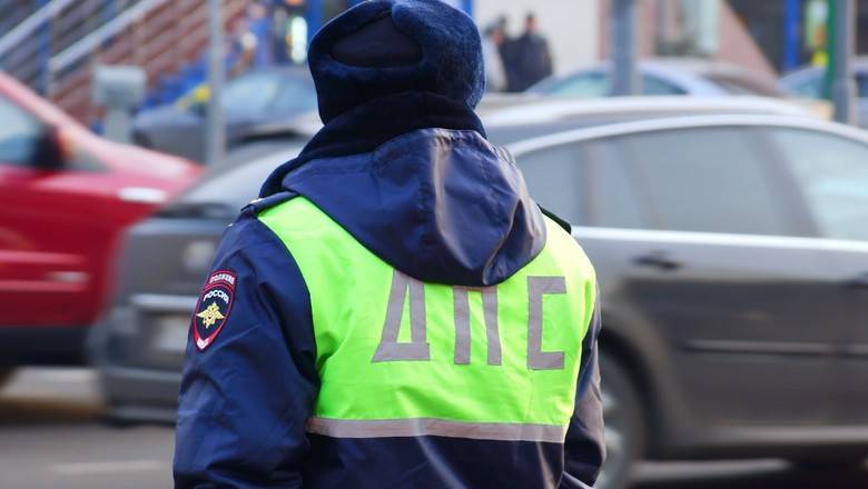 Водитель сбил двух сотрудниц МВД в центре Москвы и скрылся