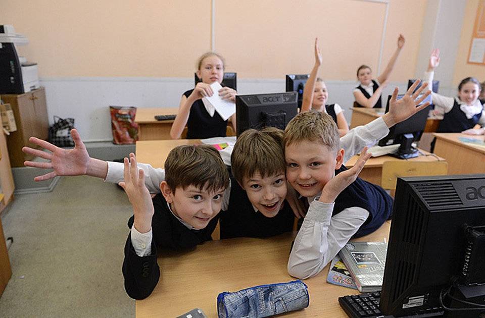 В российской школе вместо обычного звонка включают Цоя, Билана и Крида