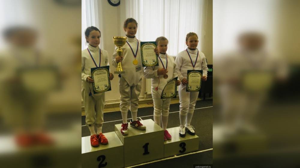 В Пскове выбрали лучших юных фехтовальщиков