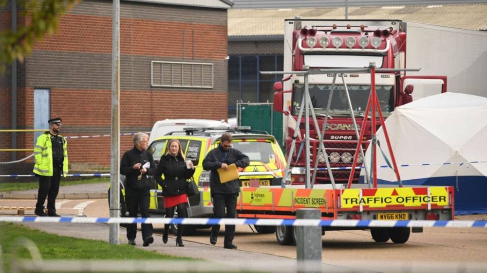 Полиция Великобритании обнаружила в грузовике 39 тел