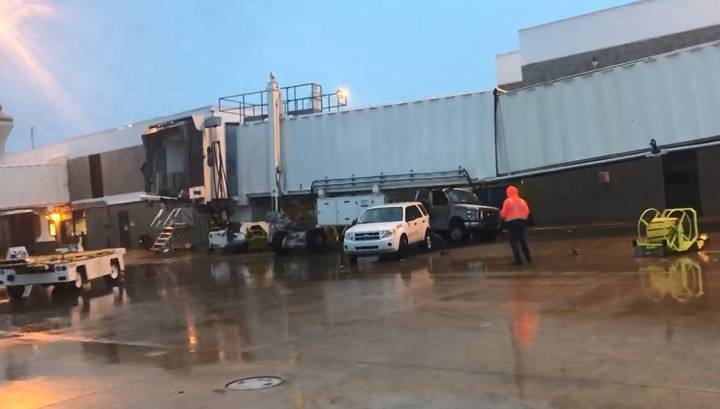 Мощный торнадо нанес удар по аэропорту Мемфиса. Видео