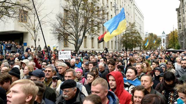 На Украине начались массовые протесты против "формулы Штайнмайера"