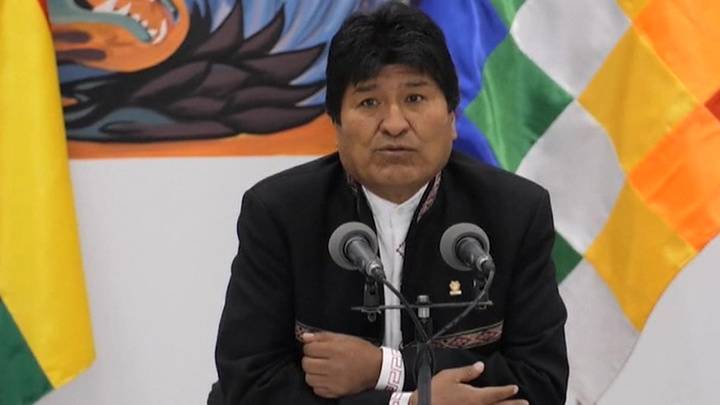 Эво Моралес побеждает на выборах президента Боливии