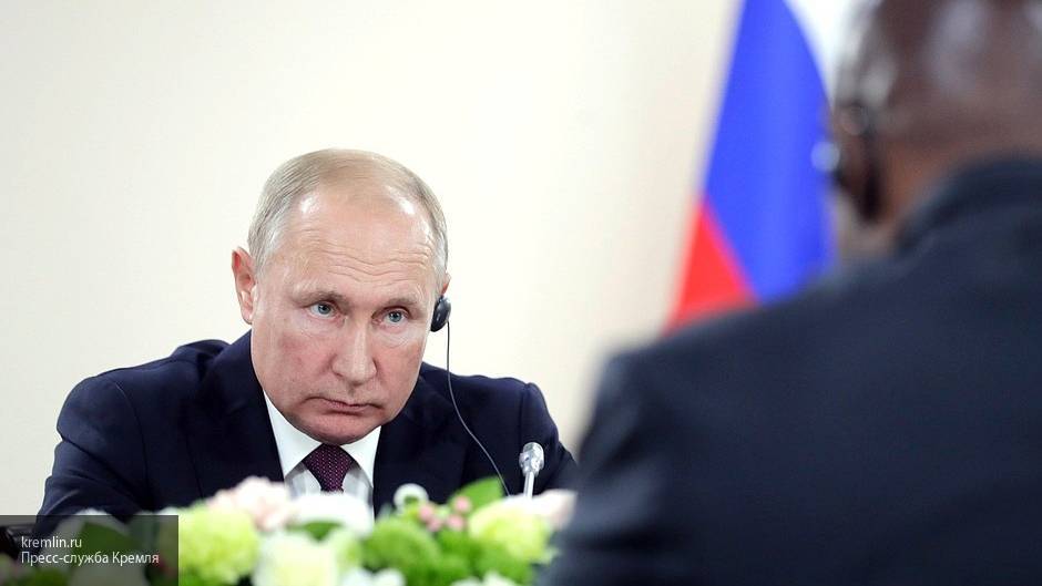 Президенты РФ и ЦАР на саммите в Сочи обсудили военно-техническое сотрудничество